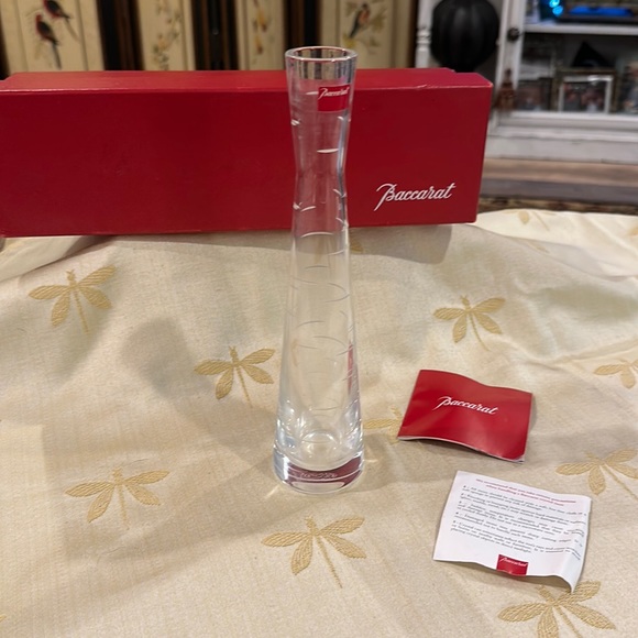 BACCARAT 9” Passion Tundra Cut Crystal Flower / Bud Vase. Made in France. Boxed. - Picture 2 of 9